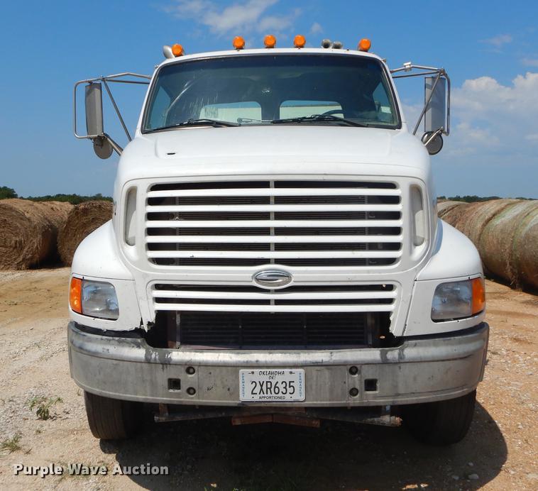 image for item EK9598 2003 Sterling semi truck