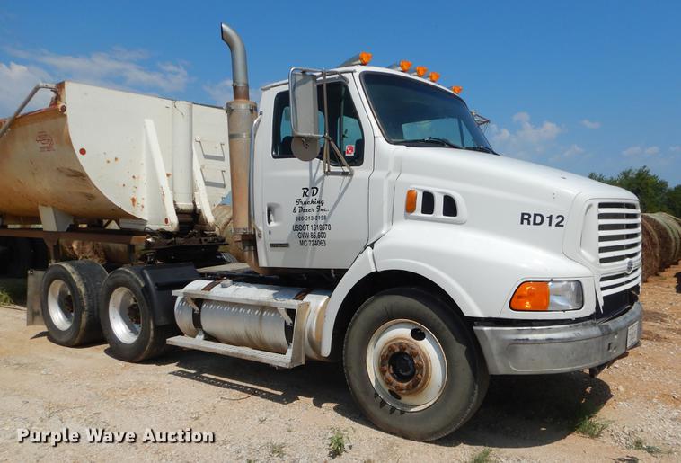 image for item EK9598 2003 Sterling semi truck