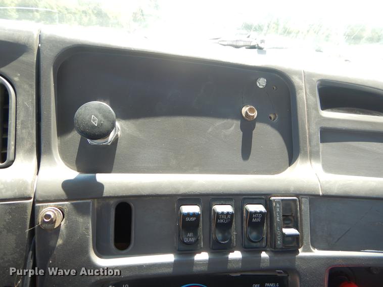 image for item EK9598 2003 Sterling semi truck