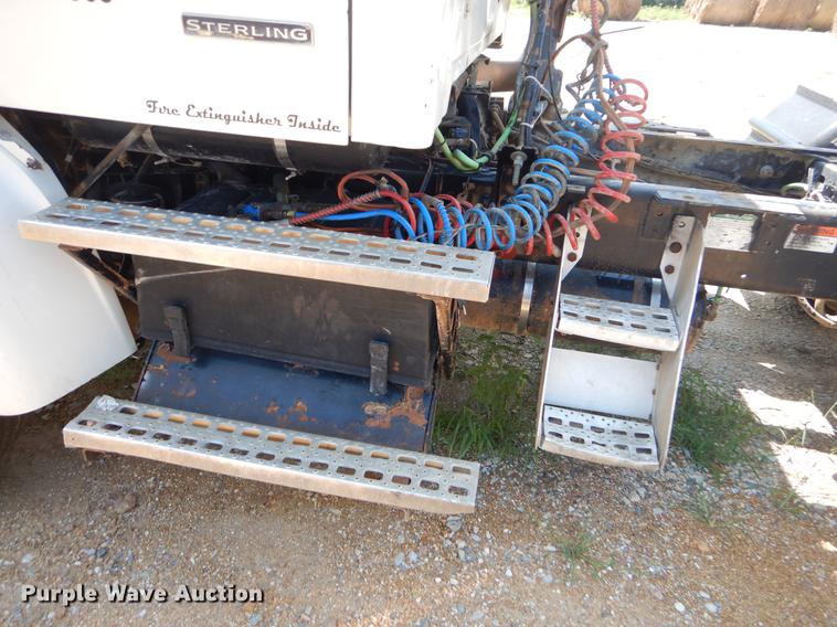image for item EK9598 2003 Sterling semi truck