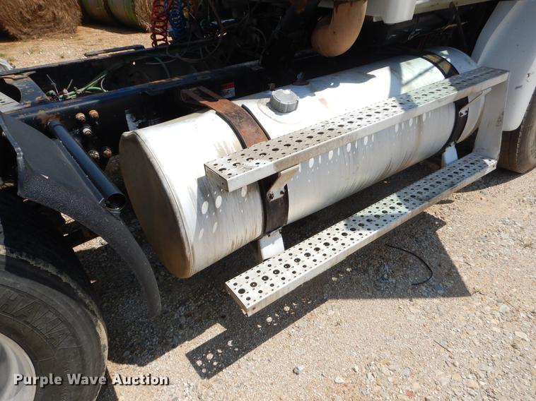 image for item EK9598 2003 Sterling semi truck