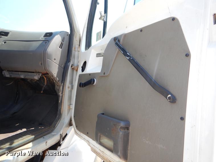 image for item EK9598 2003 Sterling semi truck