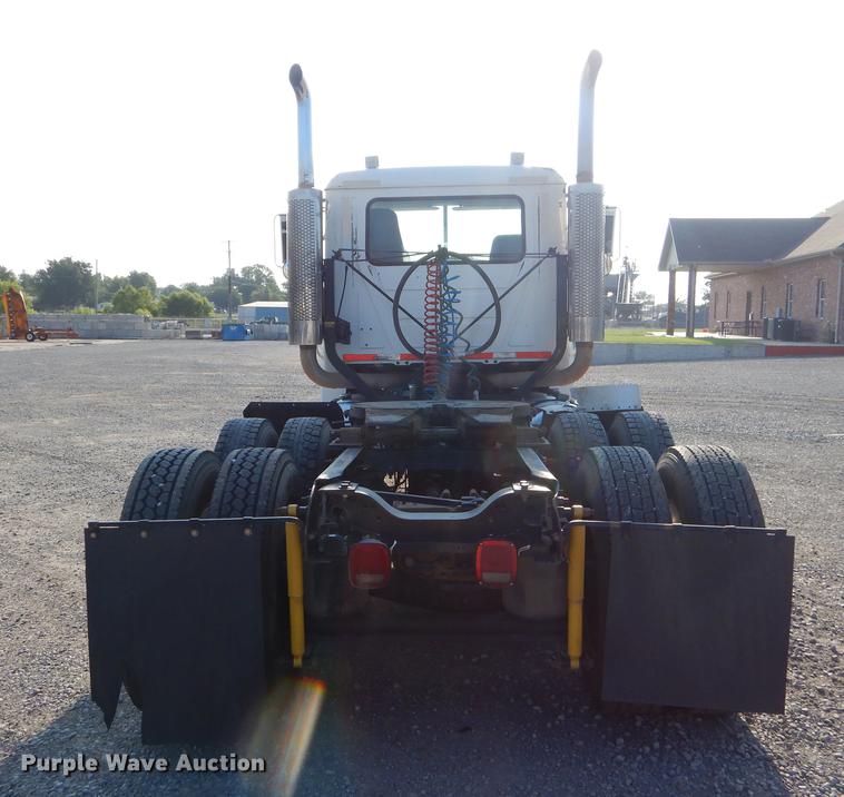 image for item EK9739 2002 Mack semi truck