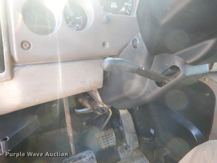 image for item EK9739 2002 Mack semi truck