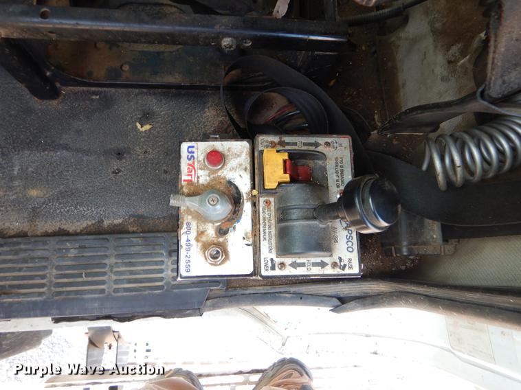 image for item EK9739 2002 Mack semi truck