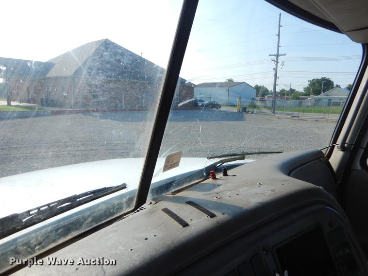 image for item EK9739 2002 Mack semi truck