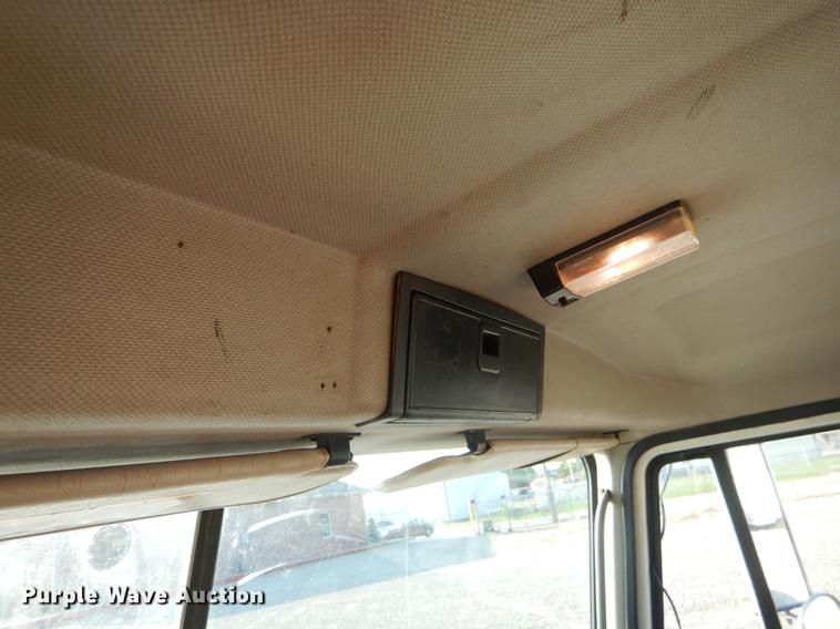 image for item EK9739 2002 Mack semi truck