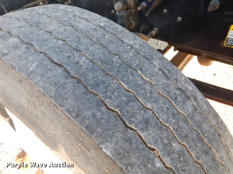 image for item EK9739 2002 Mack semi truck