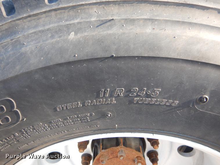 image for item EK9739 2002 Mack semi truck