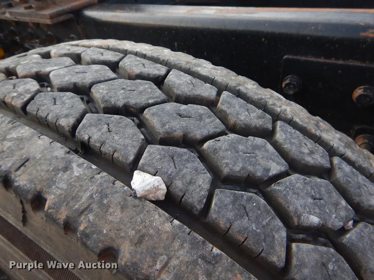 image for item EK9739 2002 Mack semi truck