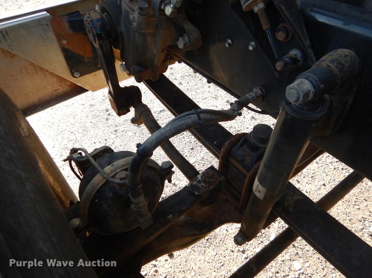 image for item EK9739 2002 Mack semi truck