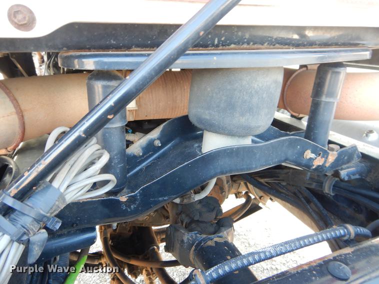 image for item EK9739 2002 Mack semi truck