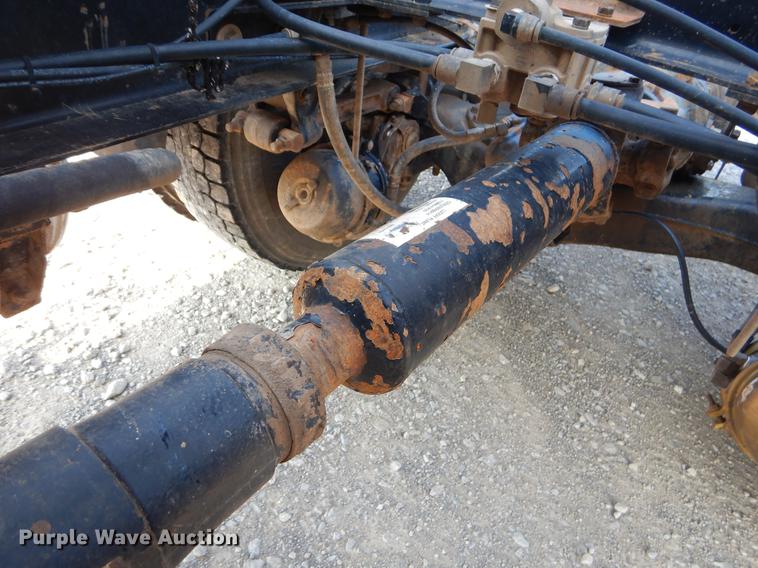 image for item EK9739 2002 Mack semi truck