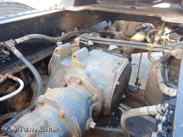 image for item EK9739 2002 Mack semi truck