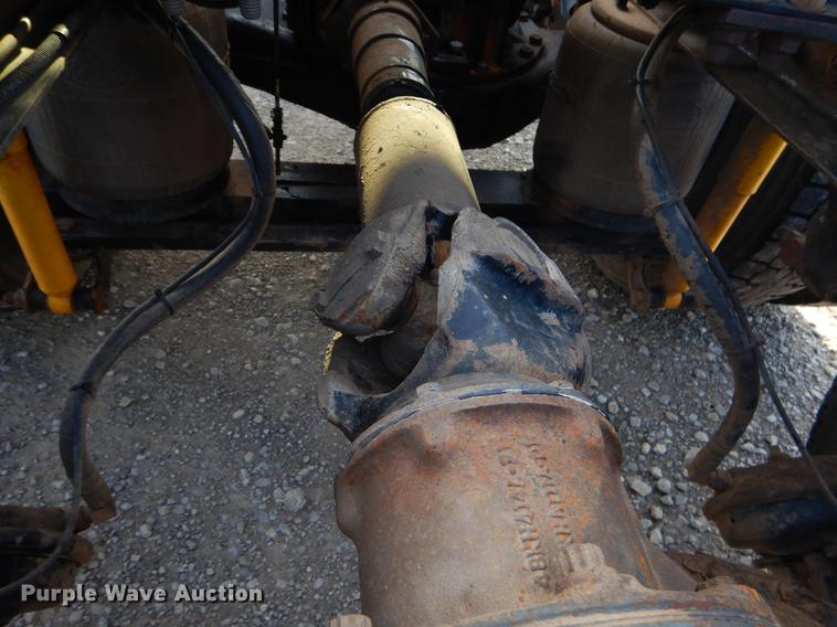 image for item EK9739 2002 Mack semi truck