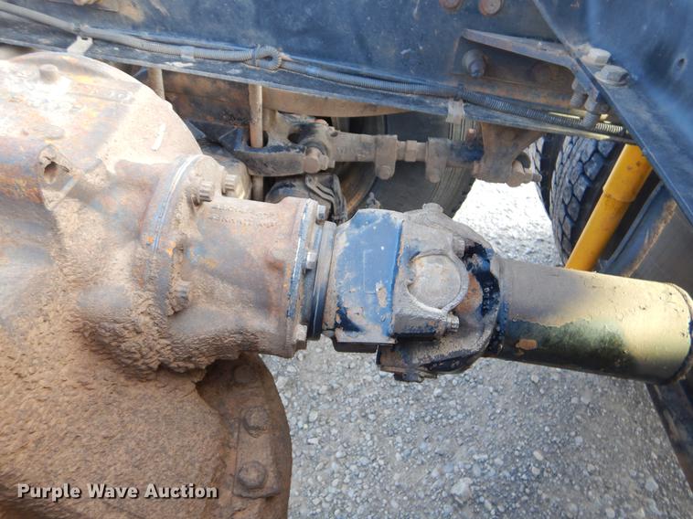 image for item EK9739 2002 Mack semi truck