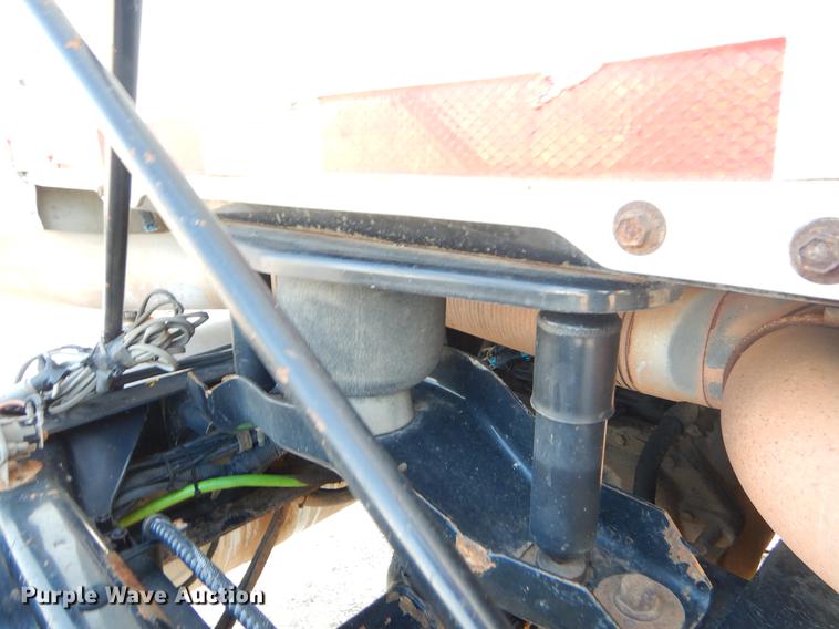 image for item EK9739 2002 Mack semi truck