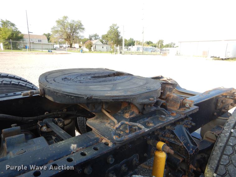 image for item EK9739 2002 Mack semi truck