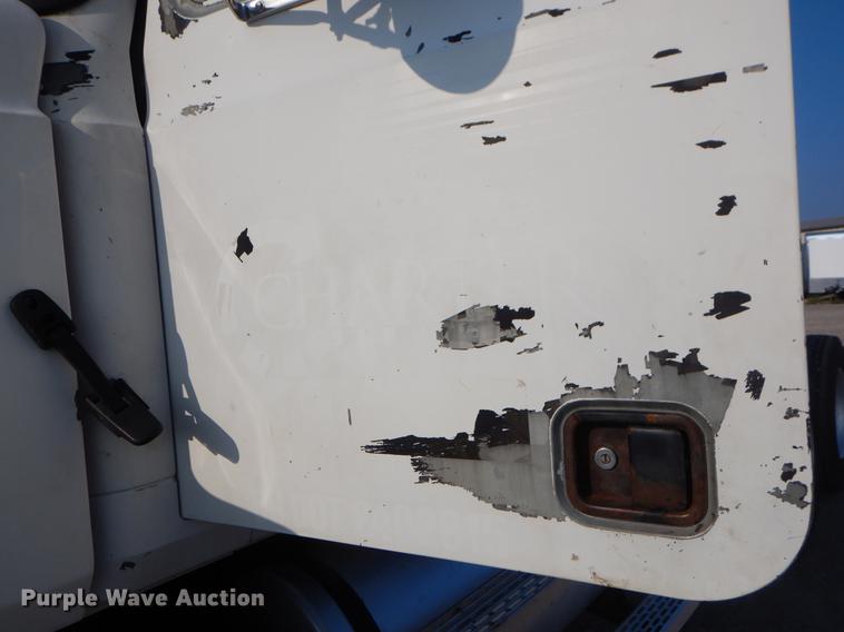 image for item EK9739 2002 Mack semi truck