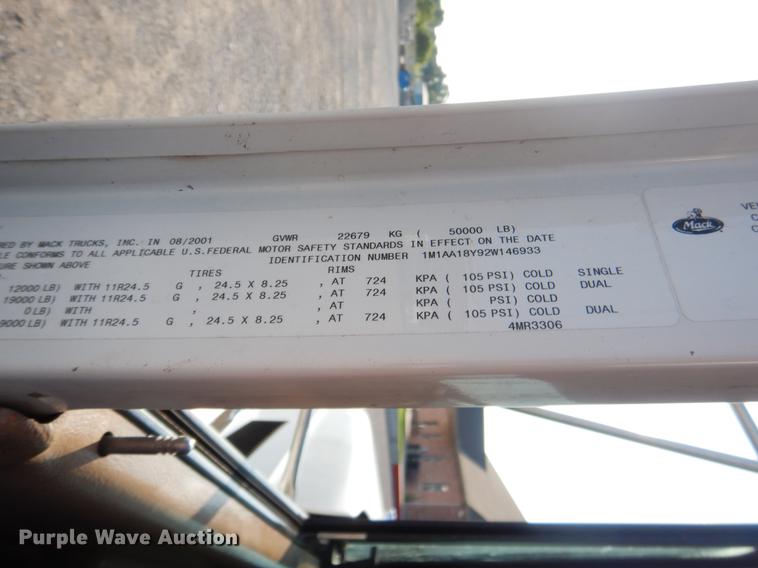 image for item EK9739 2002 Mack semi truck