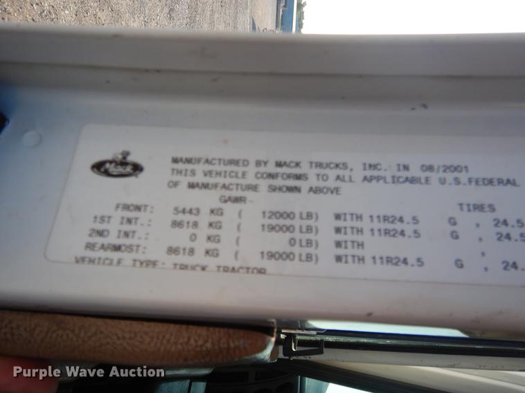 image for item EK9739 2002 Mack semi truck