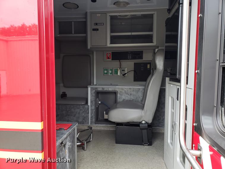 image for item BW9241 2010 Chevrolet Express G4500 ambulance