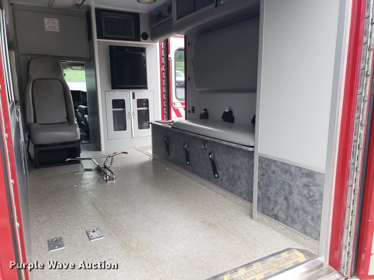 image for item BW9241 2010 Chevrolet Express G4500 ambulance