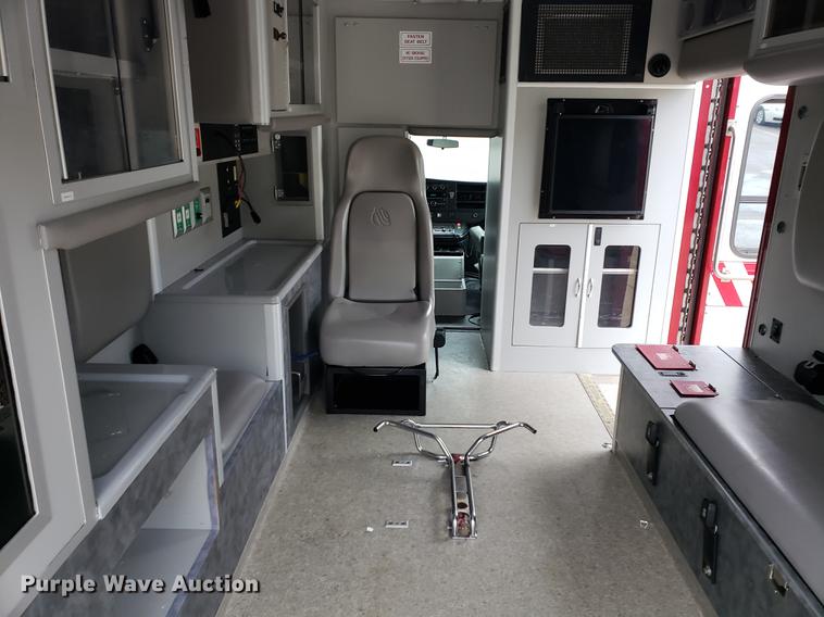 image for item BW9241 2010 Chevrolet Express G4500 ambulance