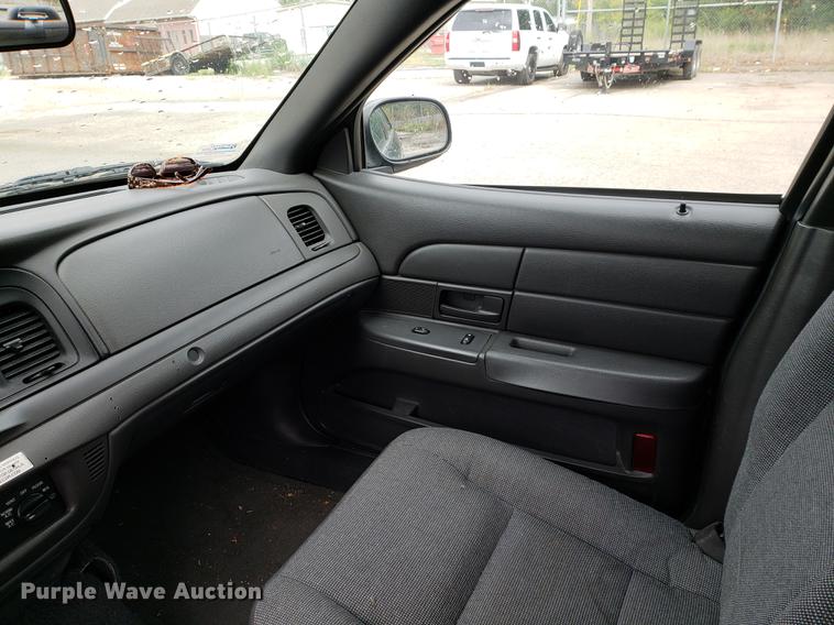 image for item BW9247 2005 Ford Crown Victoria Police Interceptor