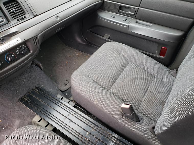 image for item BW9247 2005 Ford Crown Victoria Police Interceptor
