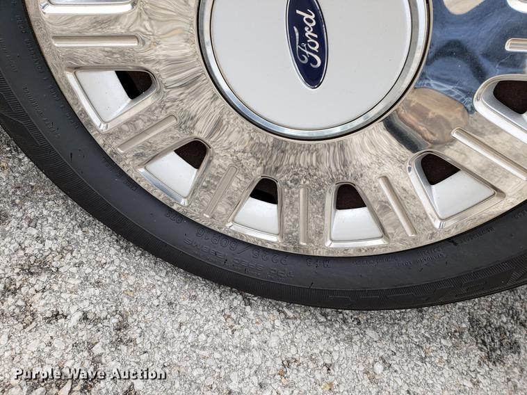 image for item BW9247 2005 Ford Crown Victoria Police Interceptor