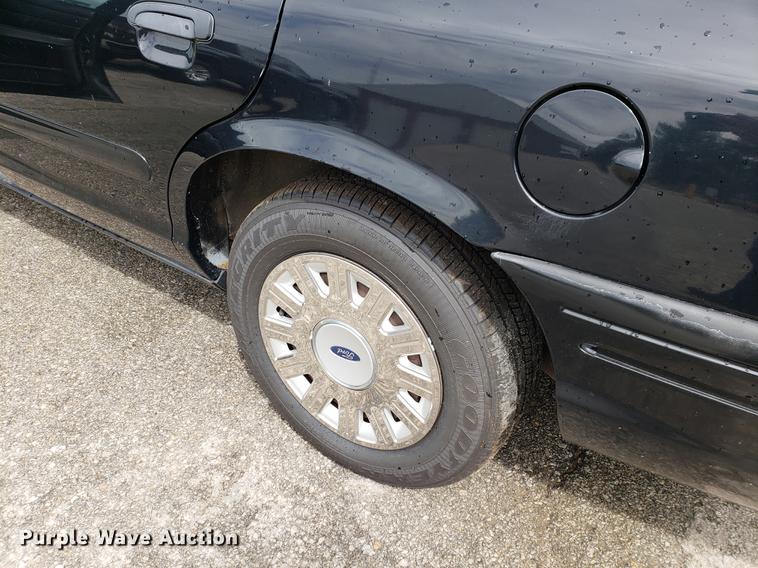 image for item BW9247 2005 Ford Crown Victoria Police Interceptor