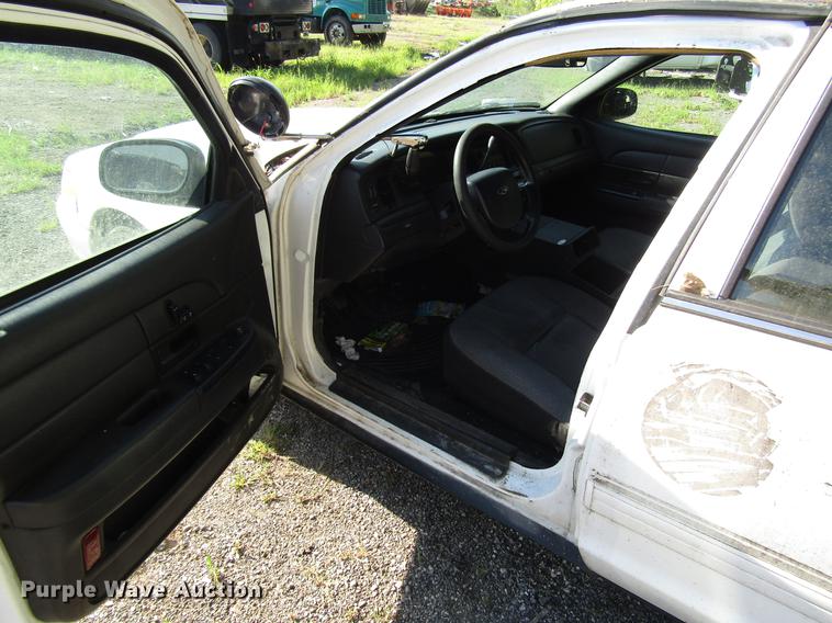 image for item DA1681 2011 Ford Crown Victoria Police Interceptor