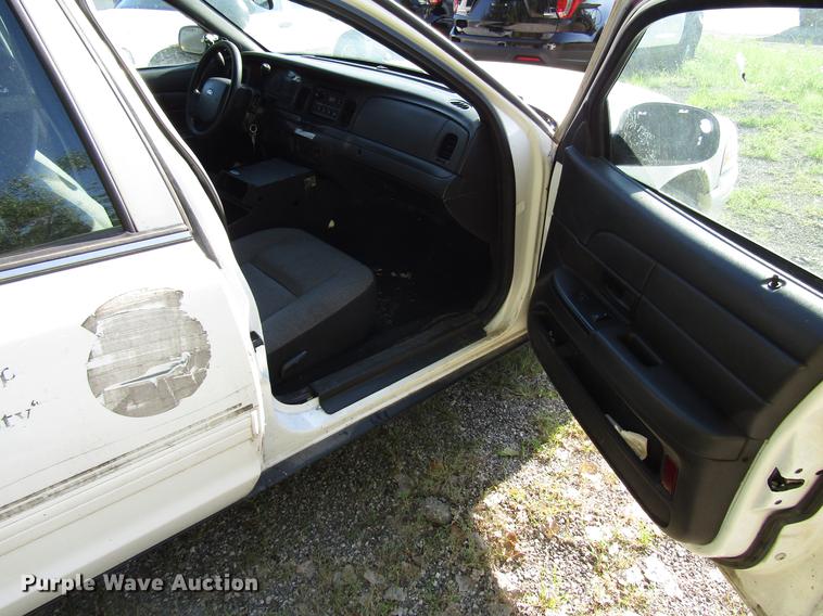 image for item DA1681 2011 Ford Crown Victoria Police Interceptor