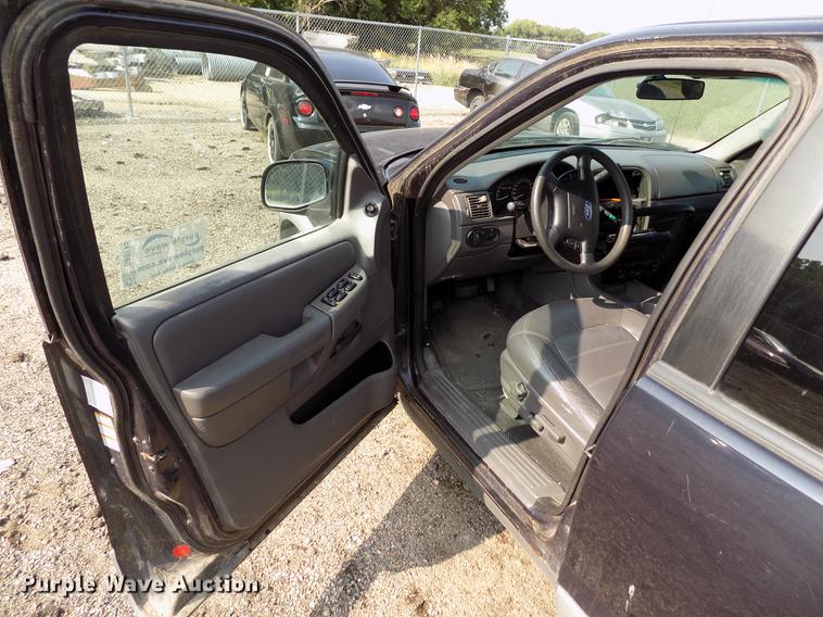 image for item DB9145 2002 Ford Explorer SUV