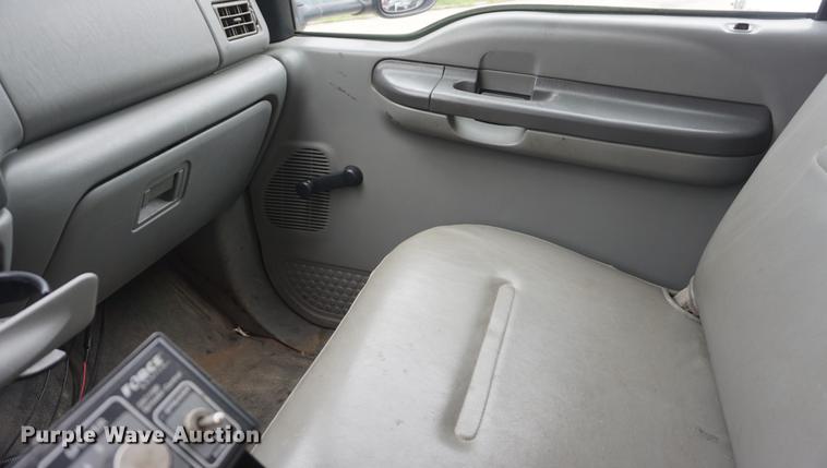 image for item DC0356 2004 Ford F450 Super Duty dump flatbed truck