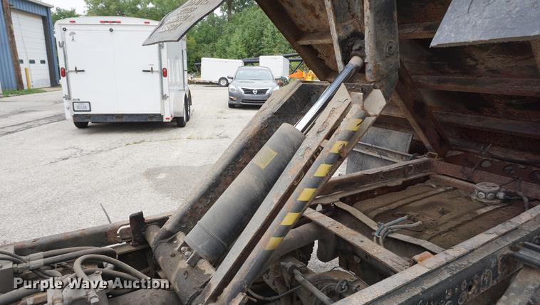 image for item DC0356 2004 Ford F450 Super Duty dump flatbed truck