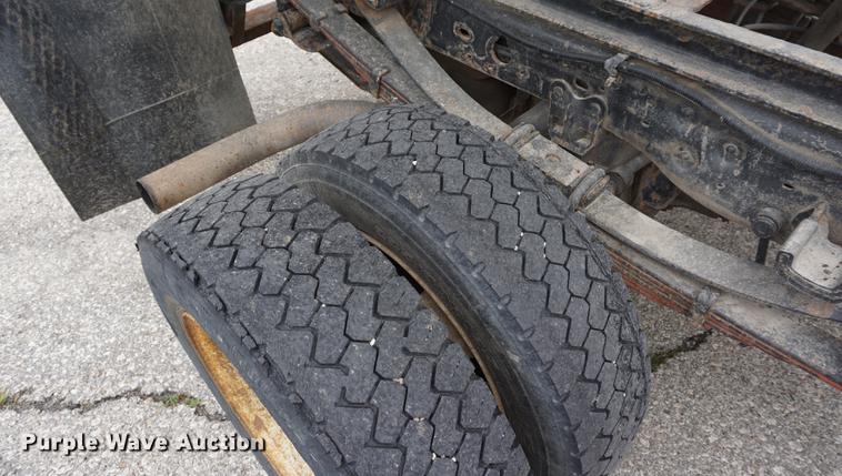 image for item DC0356 2004 Ford F450 Super Duty dump flatbed truck