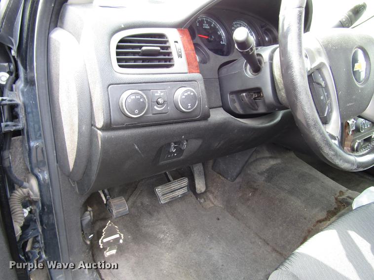 image for item DD4269 2011 Chevrolet Avalanche pickup truck