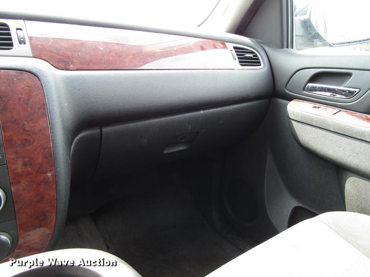 image for item DD4269 2011 Chevrolet Avalanche pickup truck