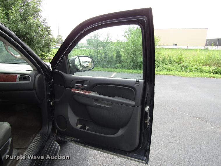 image for item DD4269 2011 Chevrolet Avalanche pickup truck