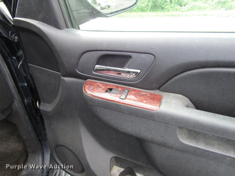 image for item DD4269 2011 Chevrolet Avalanche pickup truck