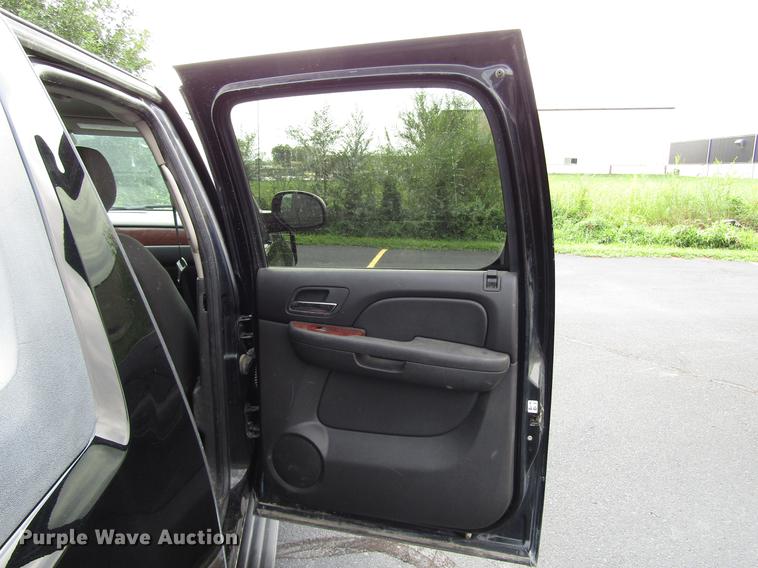 image for item DD4269 2011 Chevrolet Avalanche pickup truck