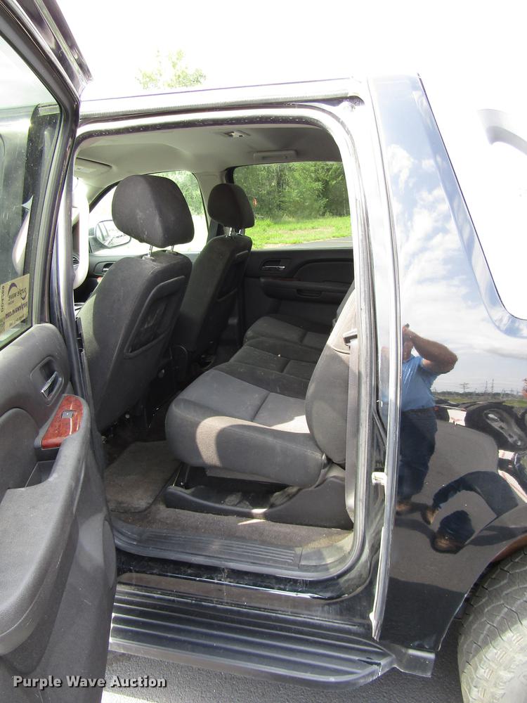 image for item DD4269 2011 Chevrolet Avalanche pickup truck