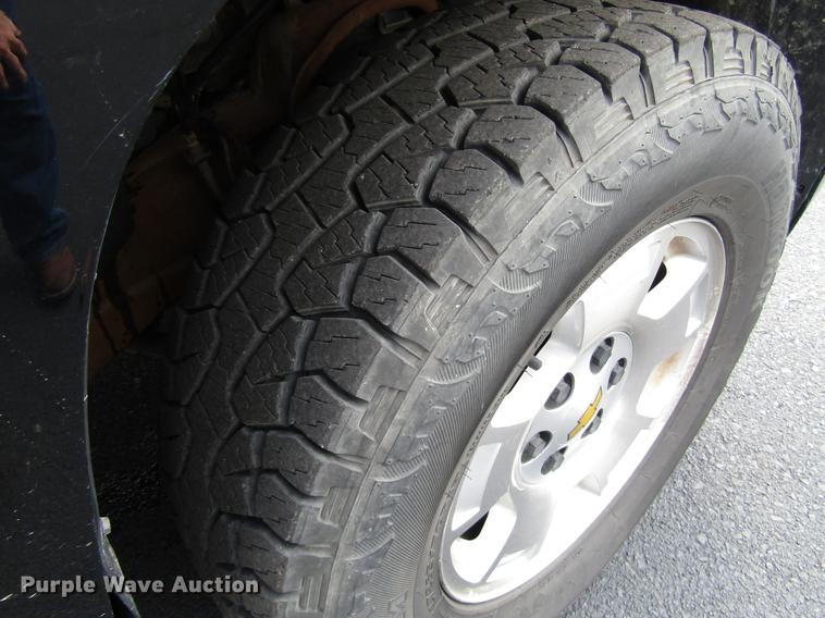 image for item DD4269 2011 Chevrolet Avalanche pickup truck