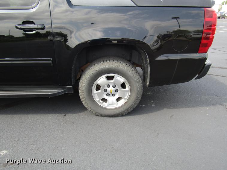 image for item DD4269 2011 Chevrolet Avalanche pickup truck