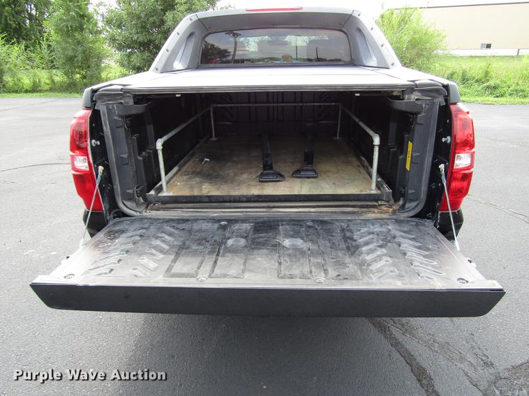 image for item DD4269 2011 Chevrolet Avalanche pickup truck