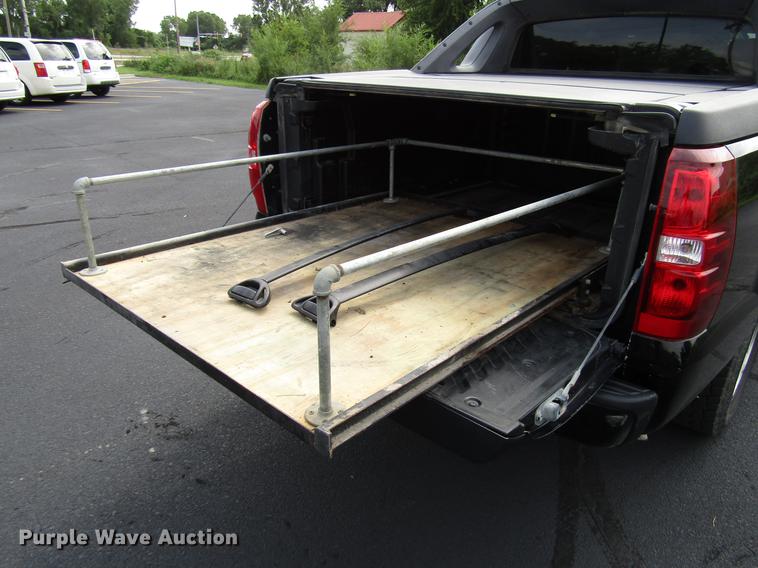 image for item DD4269 2011 Chevrolet Avalanche pickup truck