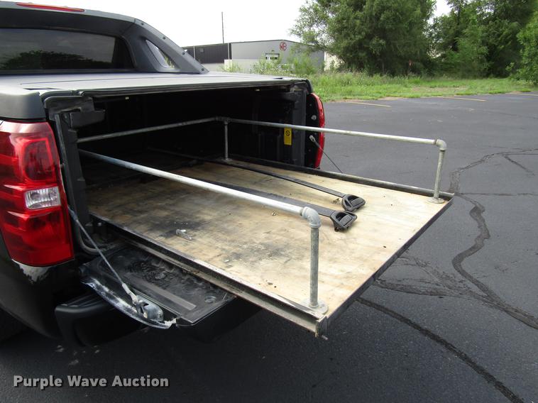 image for item DD4269 2011 Chevrolet Avalanche pickup truck
