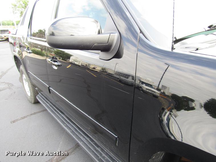 image for item DD4269 2011 Chevrolet Avalanche pickup truck